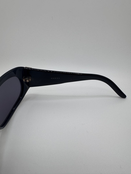 Gucci Black Rectangular Sunglasses with Dark Lenses main image 4